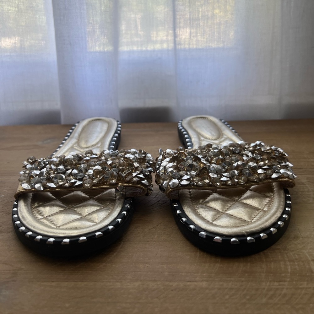 Wild Diva Lounge Sparkly Band Slip on Slide Sandal in Gold Size 6.5 - Picture 2 of 8